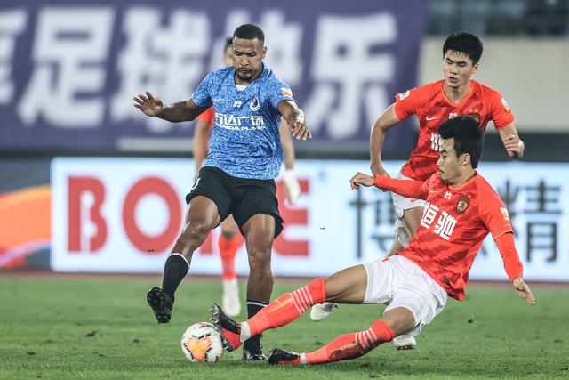 大连英博4比0击败青岛西海岸的胜因分析